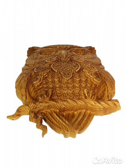 Резное панно из дерева 