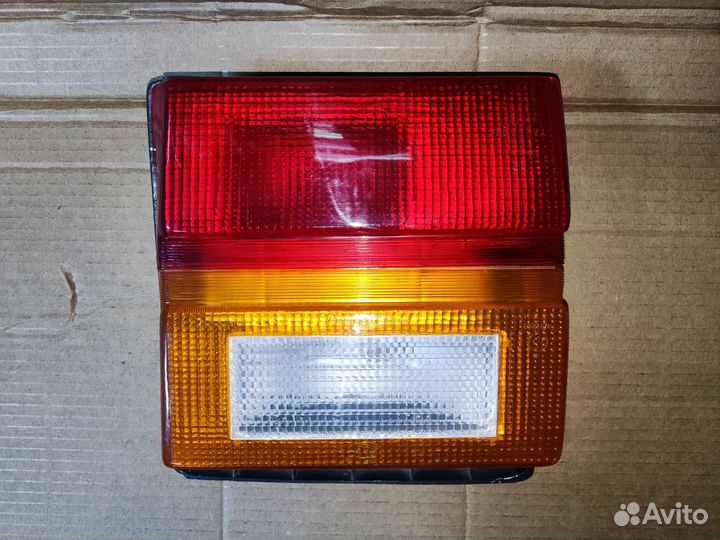 Фонарь задний внутренний левый Audi 100 c3 44