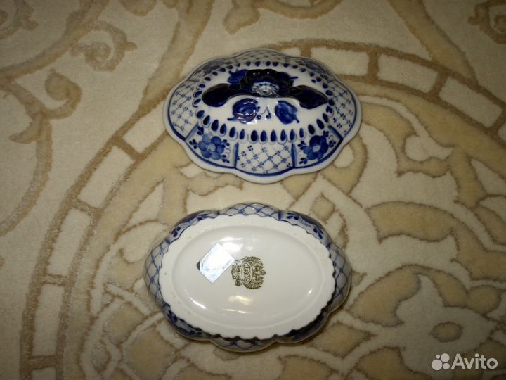 Гжель. Шкатулка и часы