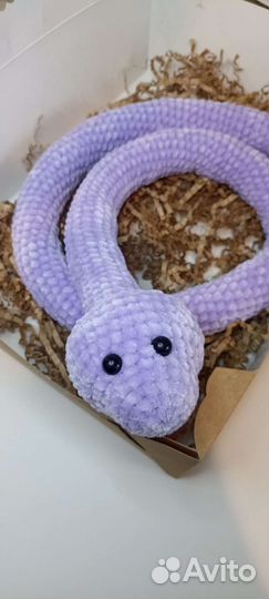 Вязаная игрушка змея