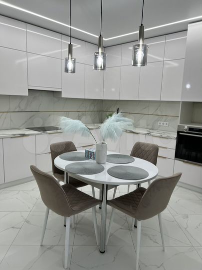 2-к. квартира, 73 м², 1/10 эт.