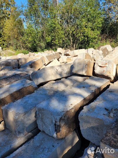 Фундаментные блоки(фбс) столбы освещения б/у