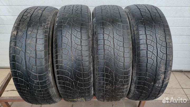 Bridgestone Dueler H/T D687 215/65 R16
