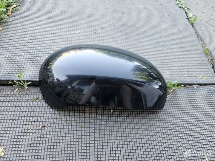 Крышка правого зеркала Nissan Juke