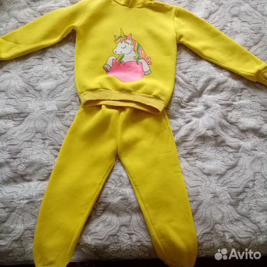 Продам костюм для девочки