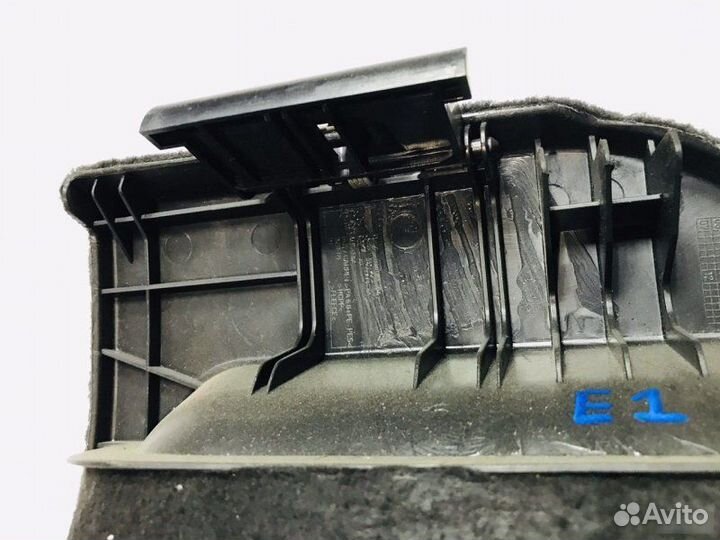 Обшивка багажного отделения правая Bmw X3 E83