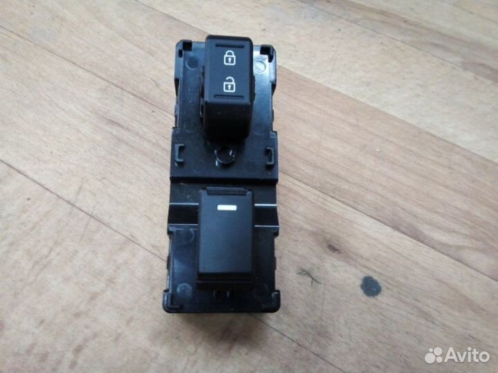 Кнопка стеклоподъемника правая Kia Sorento