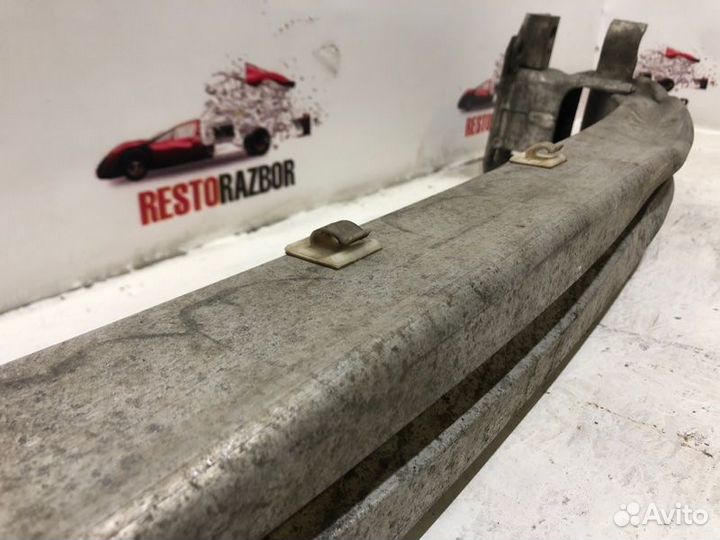 Усилитель бампера Audi A8 седан BFM 2006