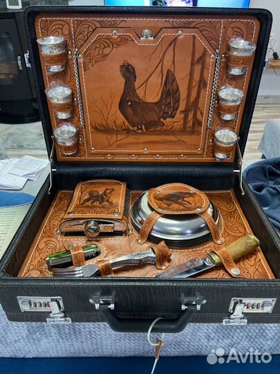 Набор посуды для пикника в чемодане