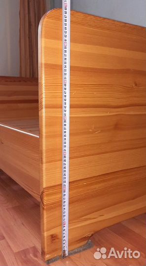 Кровать деревянная