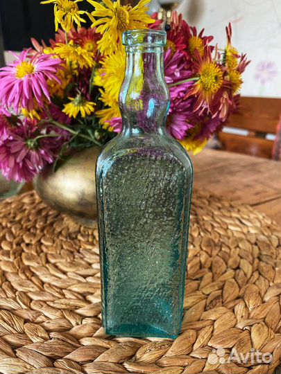 Стеклянная ёмкость, ваза