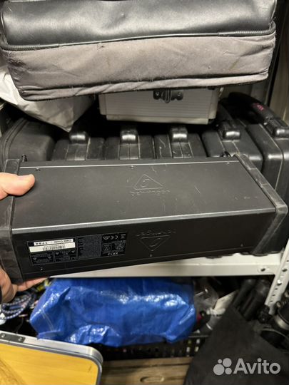 Цифровой микшерный пульт Behringer XR12