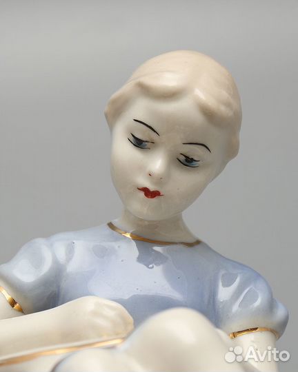 Статуэтка «Вышивальщица», скульптор Квитницкая Гже