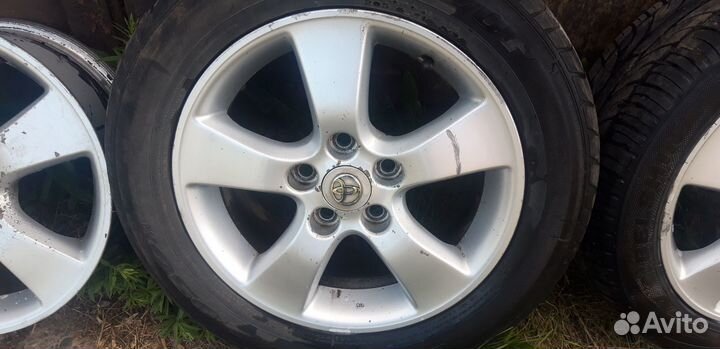 Продам диски на R16 оригинал Toyota