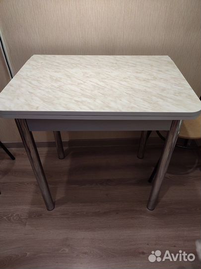 Кухонный стол