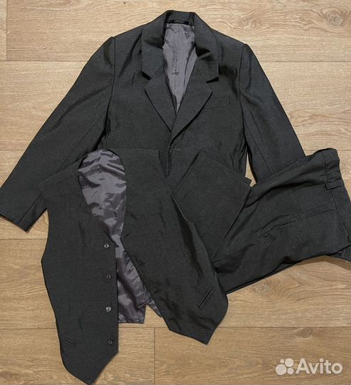 Костюм брючный (тройка) на мальчика 126-128 см