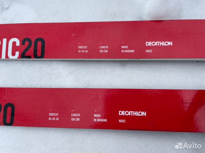 Беговые лыжи с креплением автоматическим и палками