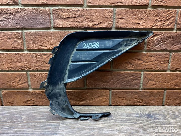 Решётка в бампер левая Volkswagen Tiguan 2020+