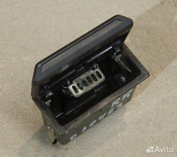 Пепельница двери зад. правой Nissan Maxima J30