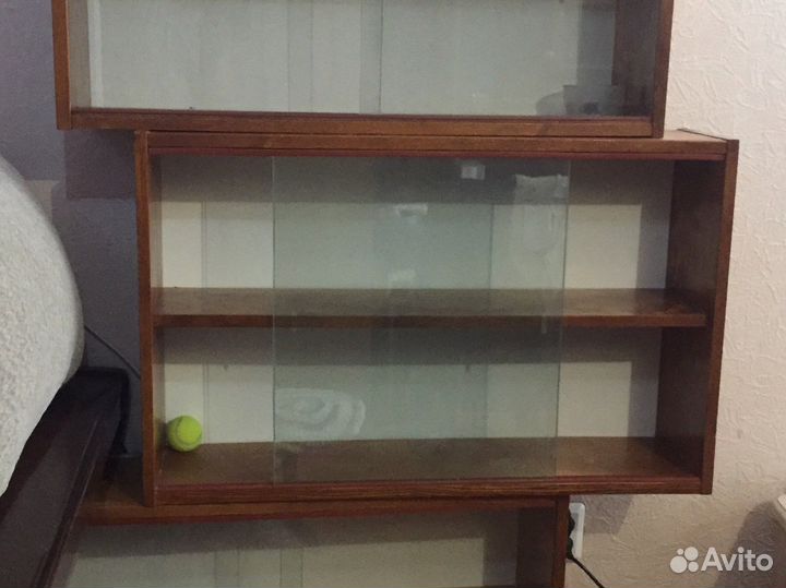 Книжные полки со стеклом