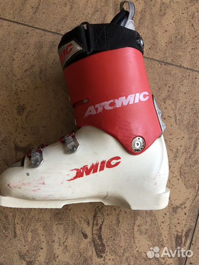 Горнолыжные ботинки atomic