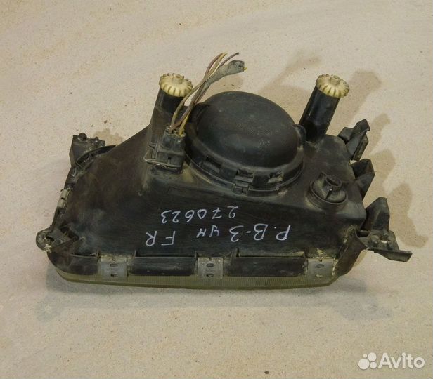 Фара правая VW Passat B3 Hella