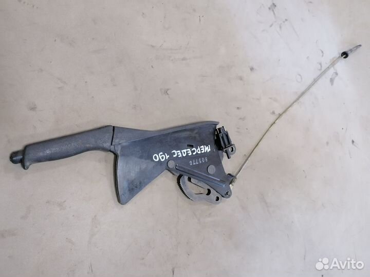 Рычаг стояночн.тормоза Mercedes 190E W201 2.0MT