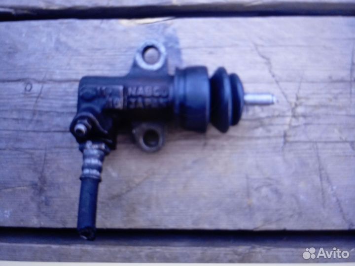 Цилиндр сцепления рабочий на Ниссан Атлас