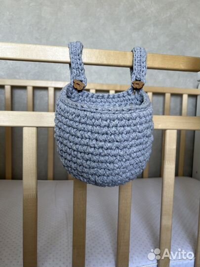 Подвесная корзинка на кроватку