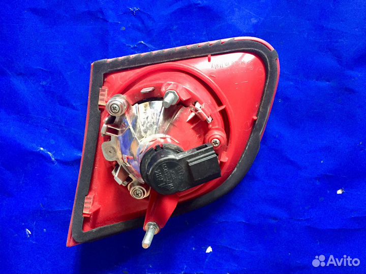 Фонарь задний внутренний левый VW Passat B6 седан