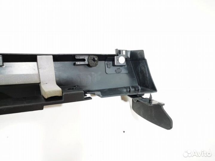 Накладка на порог правая Land Rover LR092653