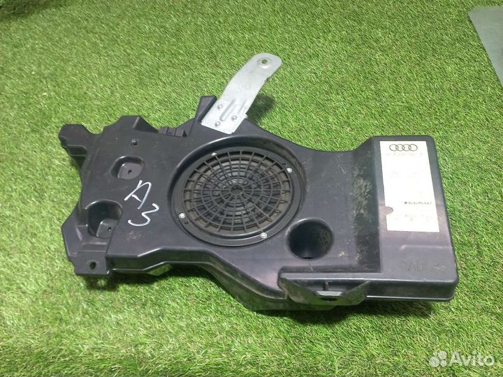 Сабвуфер Audi A3 8P4035382D
