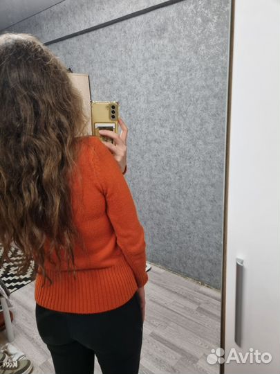 Свитер морковный