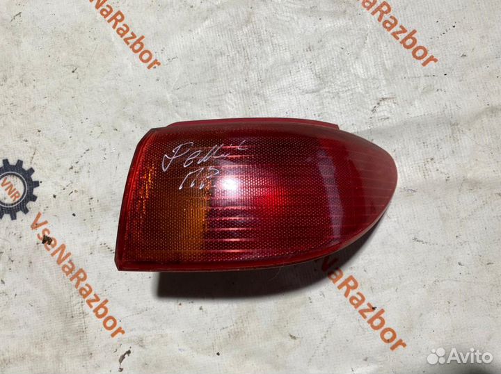 Фонарь задний правый внешний Mazda Demio DY3W