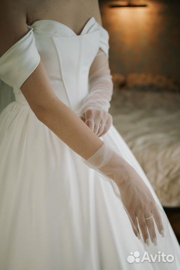 Свадебное платье 42 44 атласное