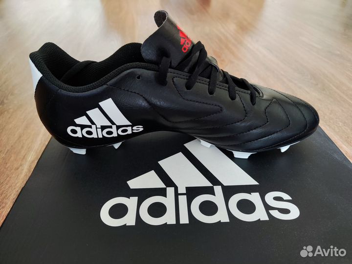 Футбольные бутсы adidas