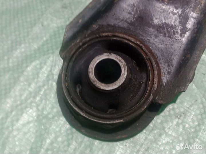 Рычаг передний левый Volkswagen Passat B3