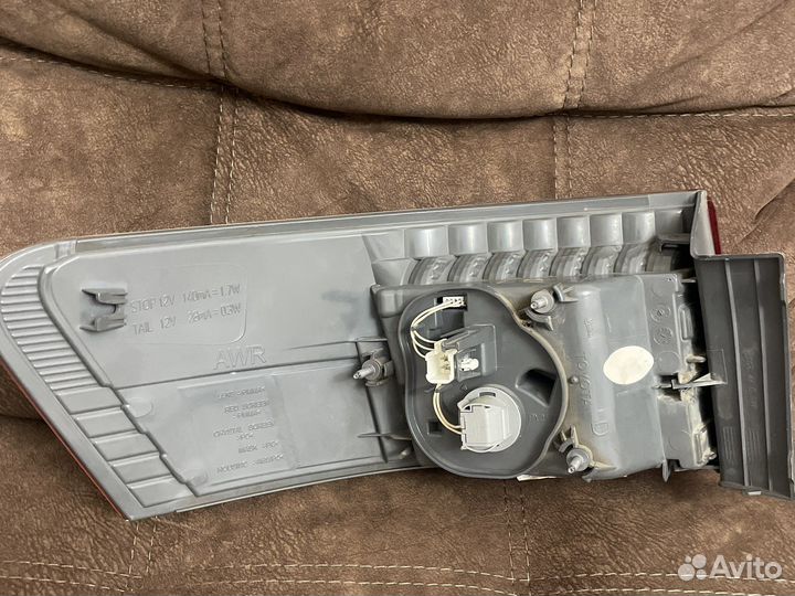 Фонарь задний правый тайота авенсис т270 уневерсал