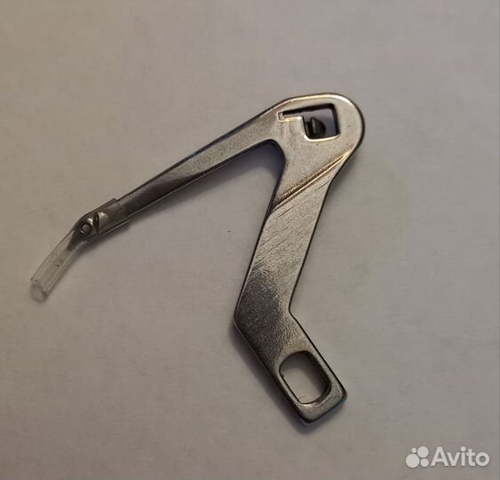 Петлитель левый для оверлока