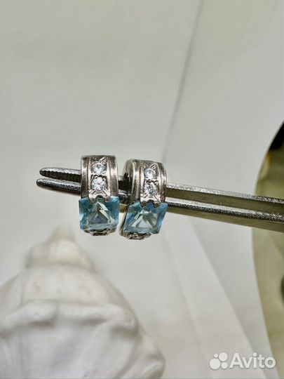 Серебряные серьги а бриллиантами и топазами