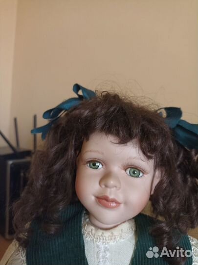 Кукла коллекционная фарфоровая