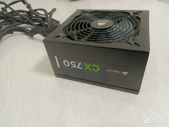 Блок питания Corsair CX750 (80+ Bronze)