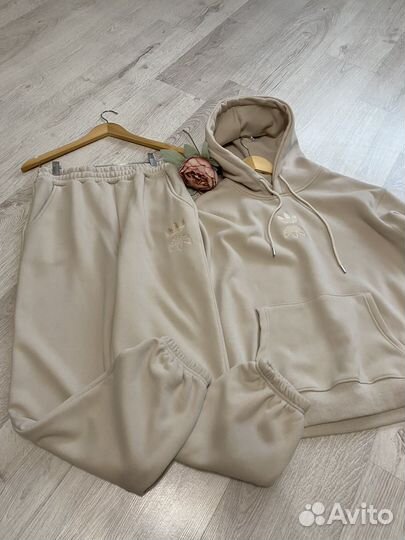 Спортивный костюм adidas женский