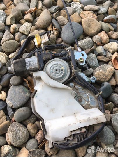 Замок задней боковой двери Toyota Noah 2002, AZR