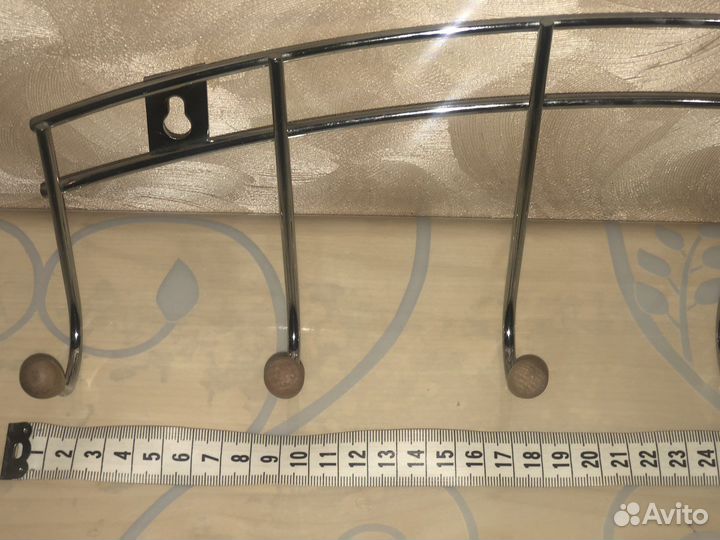 Вешалка настенная металлическая