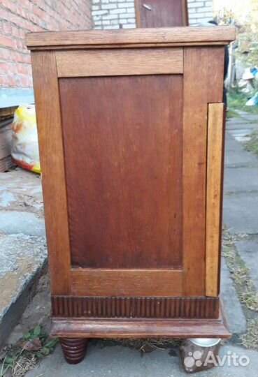 Старинная резная деревянная прикроватная тумба