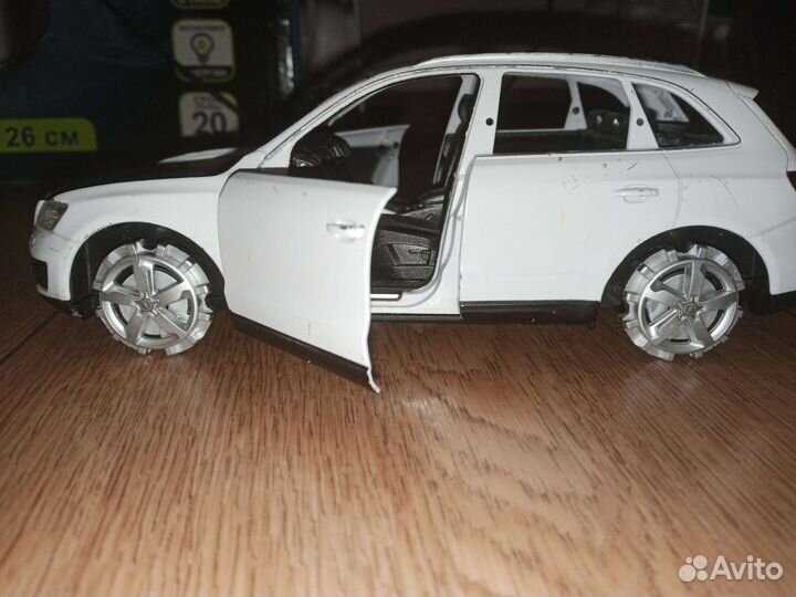 Модель машины (scale 1/24) поломан