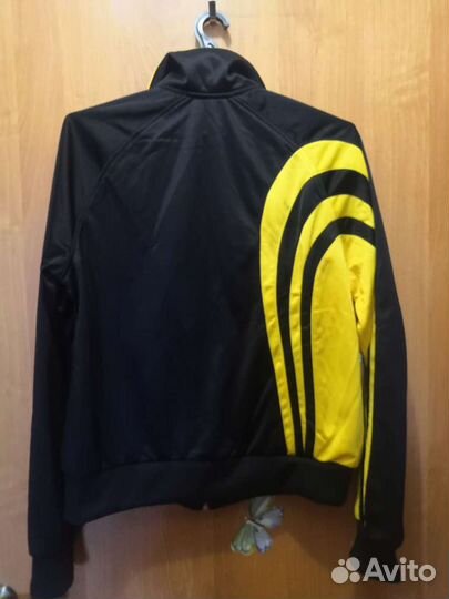 Спортивный женский новый костюм 48 размера