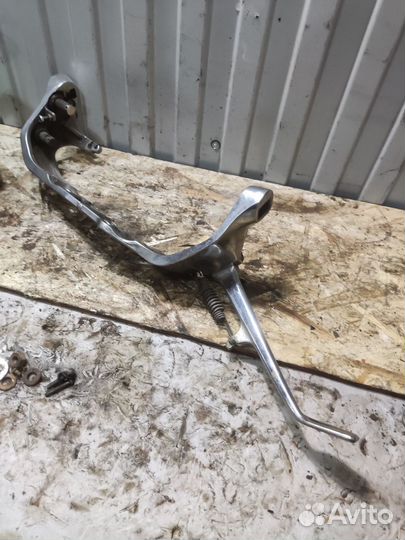 Кронштейн подножек Suzuki intruder vs