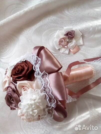 Букетик из атласных ленточек